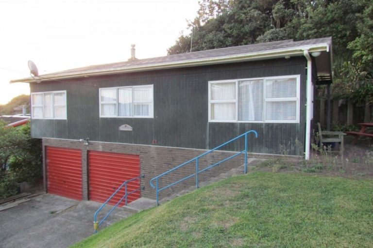Photo of property in 41 Seaview Road, Glenfield, Auckland, 0629