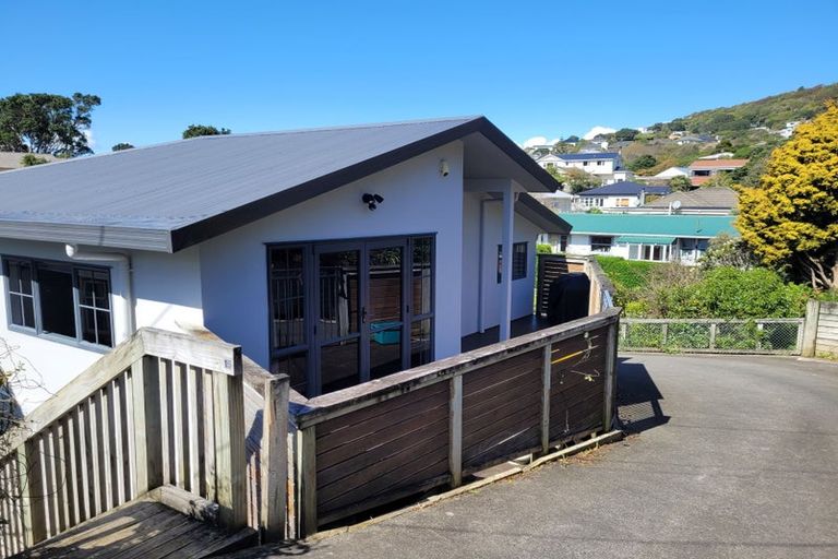 Photo of property in 17a Aplin Terrace, Ngaio, Wellington, 6035