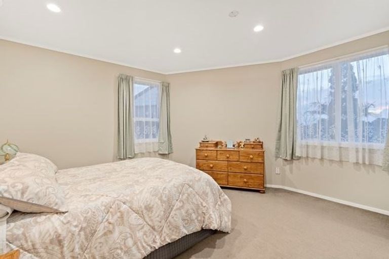 Photo of property in 43 Mack Place, Red Hill, Papakura, 2110