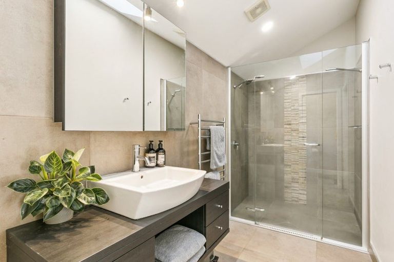 Photo of property in 16 Narbada Crescent, Khandallah, Wellington, 6035