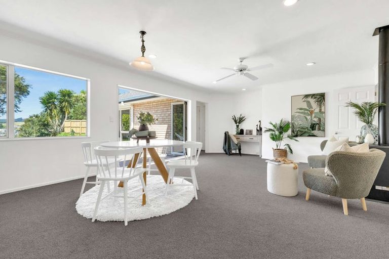 Photo of property in 52 Lysaght Place, Welcome Bay, Tauranga, 3112