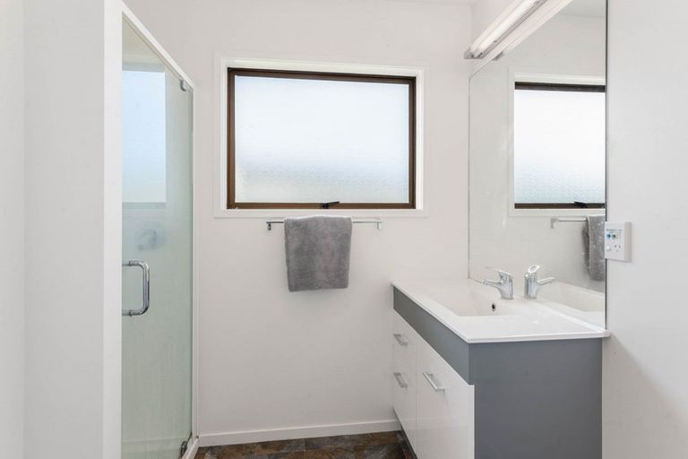 Photo of property in 8 Taurus Place, Kawaha Point, Rotorua, 3010