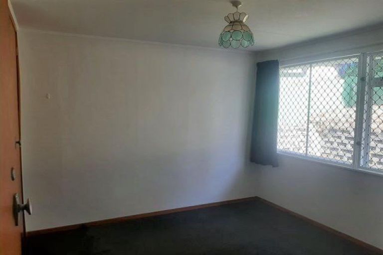 Photo of property in 105 Riversdale Drive, Merrilands, New Plymouth, 4312