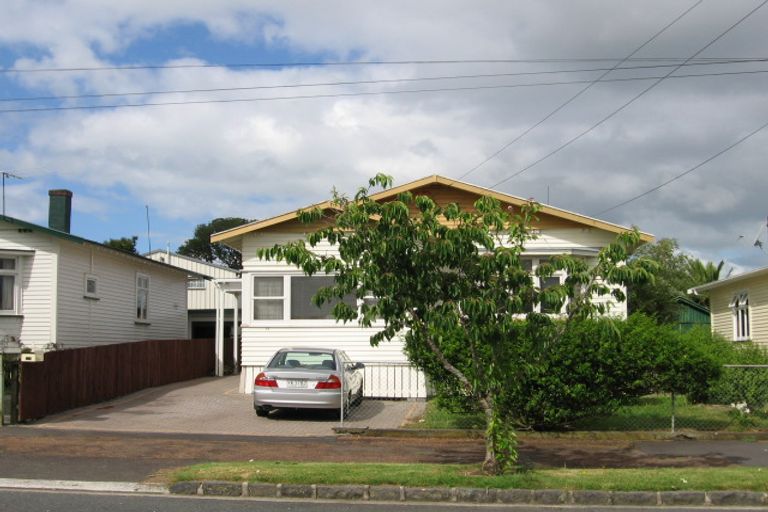 Photo of property in 15 Hawea Road, Point Chevalier, Auckland, 1022