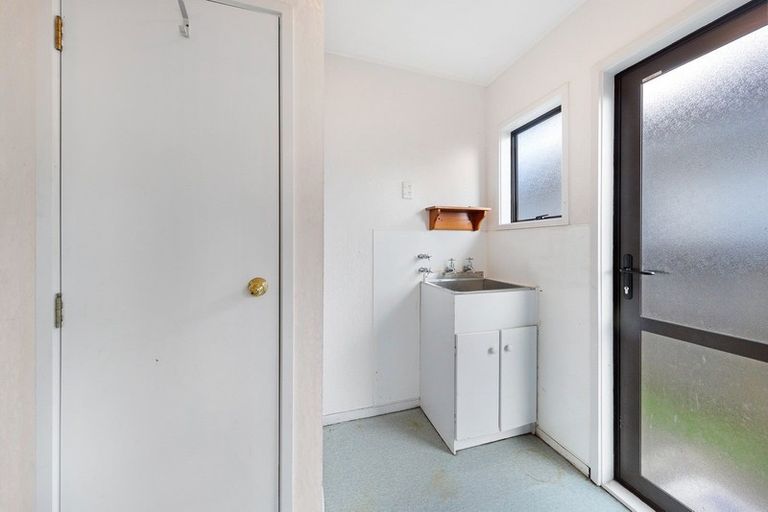 Photo of property in 2/31 Solveig Place, Randwick Park, Auckland, 2105