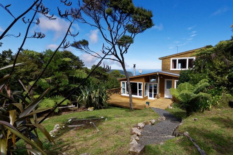 Photo of property in 193 Piha Road, Piha, New Lynn, 0772