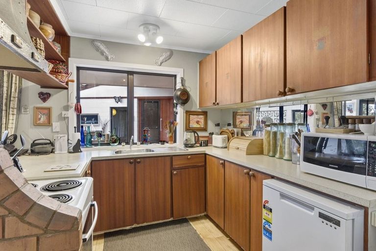 Photo of property in 10 Winara Avenue, Waikanae, 5036