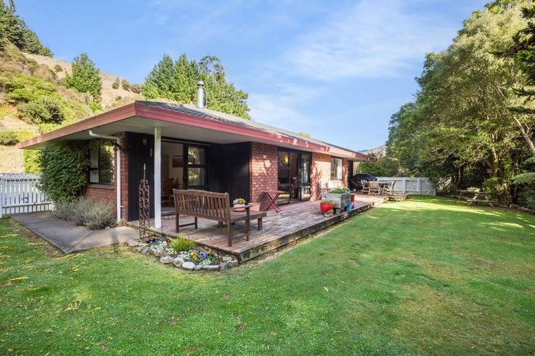 Photo of property in 26 Ngatiawa Road, Reikorangi, Waikanae, 5391