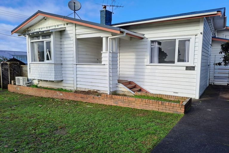 Photo of property in 26 Onewa Road, Northcote Point, Auckland, 0627