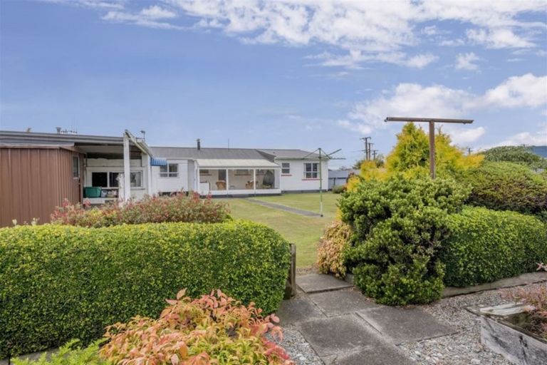 Photo of property in 18 Bledisloe Street, Levin, 5510