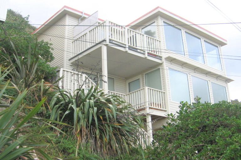 Photo of property in 136 The Esplanade, Houghton Bay, Wellington, 6023