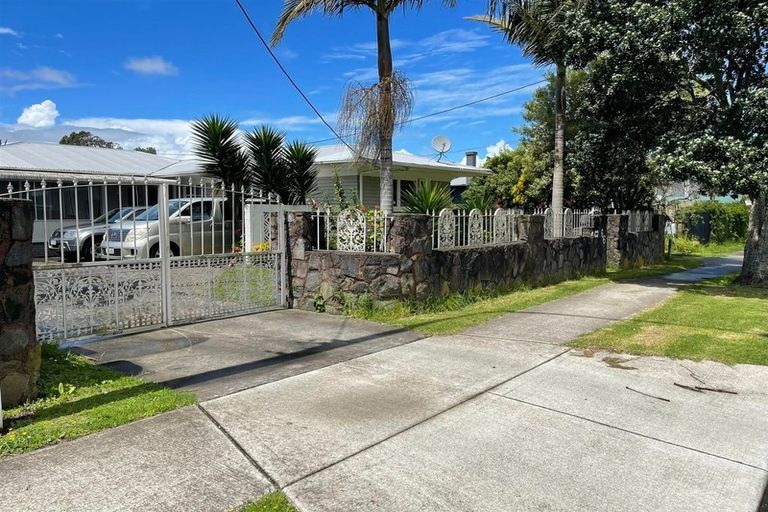 Photo of property in 66 Mckenzie Road, Mangere Bridge, Auckland, 2022