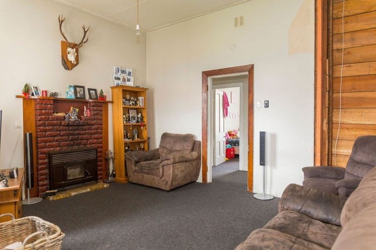 Photo of property in 7 Seddon Street, Dannevirke, 4930