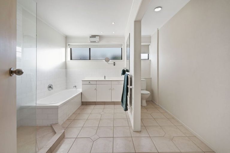 Photo of property in 2/9 Takutai Avenue, Bucklands Beach, Auckland, 2012