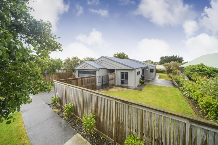 Photo of property in 3 Abby Road, Fitzherbert, Palmerston North, 4410