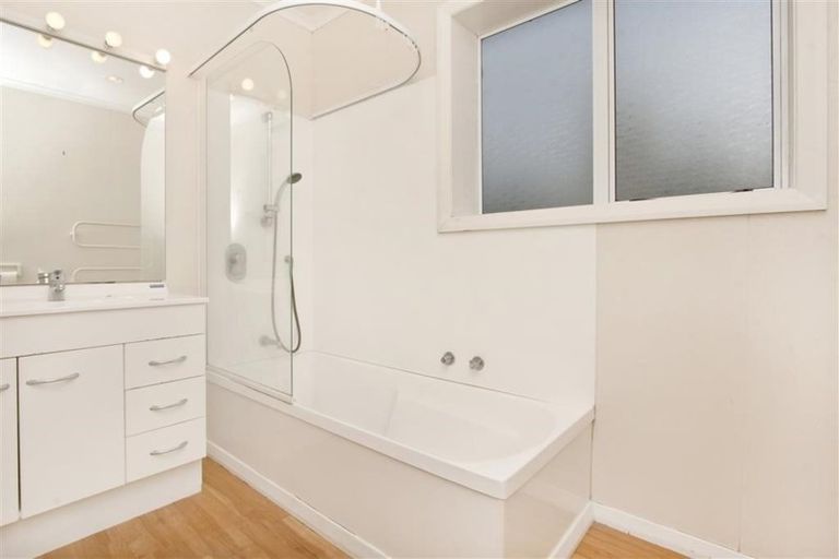 Photo of property in 14 Kapiti Place, Awapuni, Palmerston North, 4412