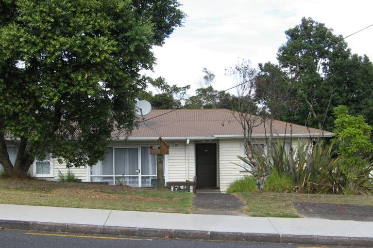 Photo of property in 62 Taupo Street, Green Bay, Auckland, 0604
