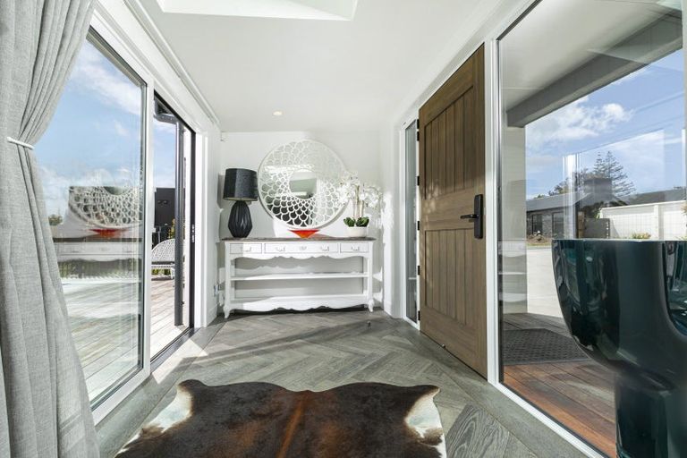 Photo of property in 2c Roland Road, Greenhithe, Auckland, 0632