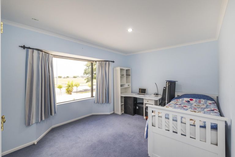 Photo of property in 145 Schnell Drive, Kelvin Grove, Palmerston North, 4414