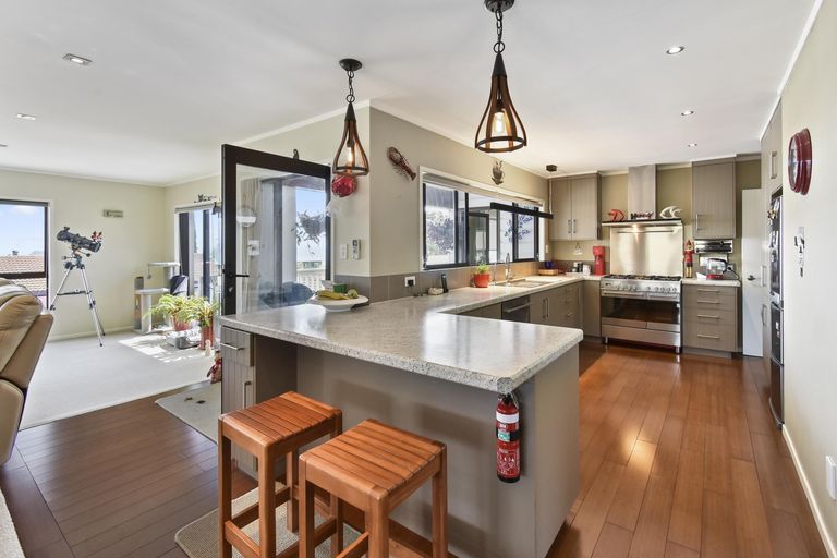 Photo of property in 6a Torkar Road, Clarks Beach, 2122