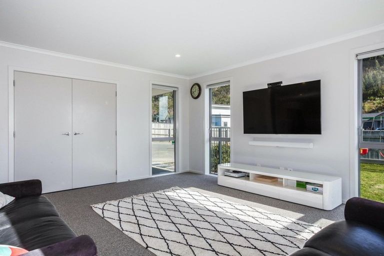 Photo of property in 24 Banks Boulevard, Whitby, Porirua, 5024