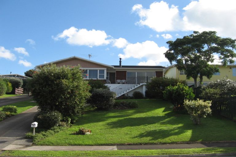 Photo of property in 17 Alton Terrace, Pakuranga Heights, Auckland, 2010