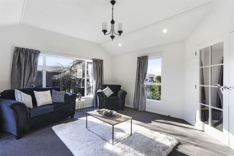 Photo of property in 33 Kirsten Place, Parklands, Christchurch, 8083