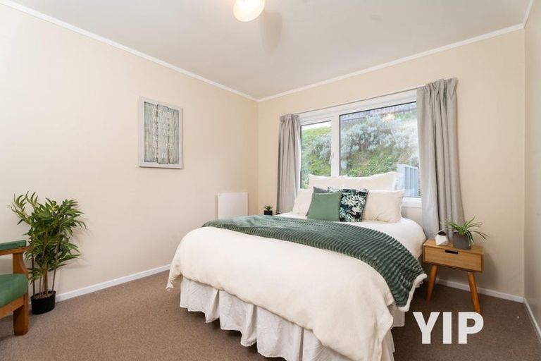 Photo of property in 9 Chetwode Grove, Newlands, Wellington, 6037