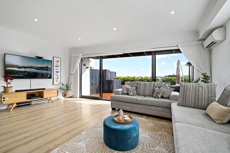 Photo of property in 10 Frances Bryers Road, Hobsonville, Auckland, 0616
