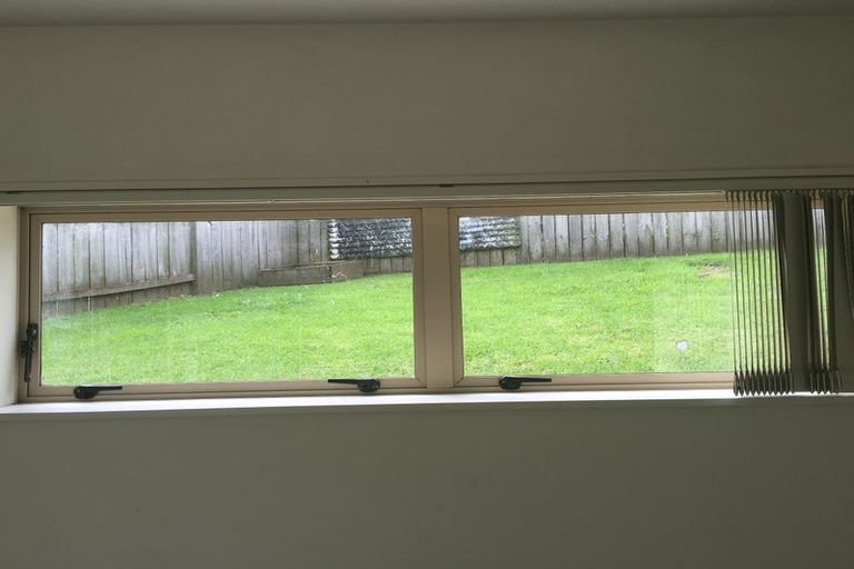 Photo of property in 35 Calypso Way, Unsworth Heights, Auckland, 0632