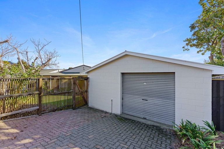 Photo of property in 10 Winara Avenue, Waikanae, 5036