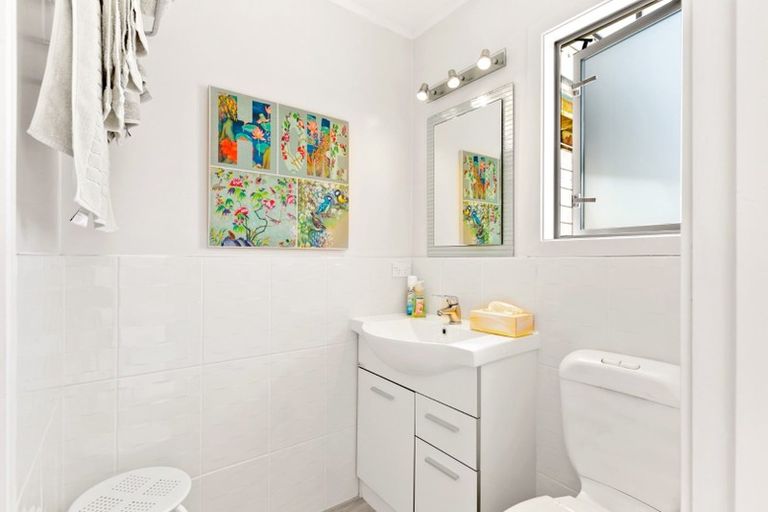 Photo of property in 1/272 Whangaparaoa Road, Red Beach, 0932