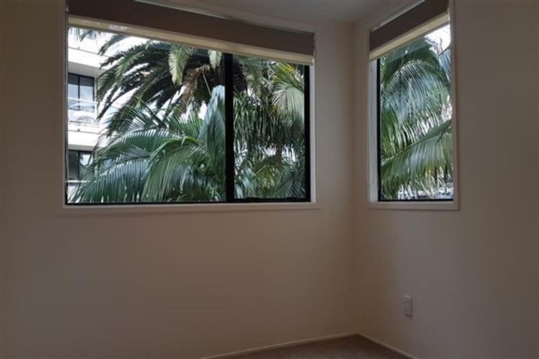 Photo of property in 2h/175 Hurstmere Road, Takapuna, Auckland, 0622