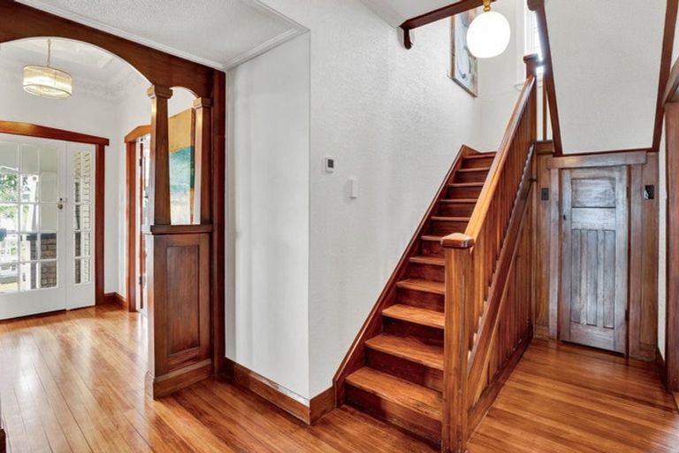 Photo of property in 19 Baring Terrace, Strandon, New Plymouth, 4312