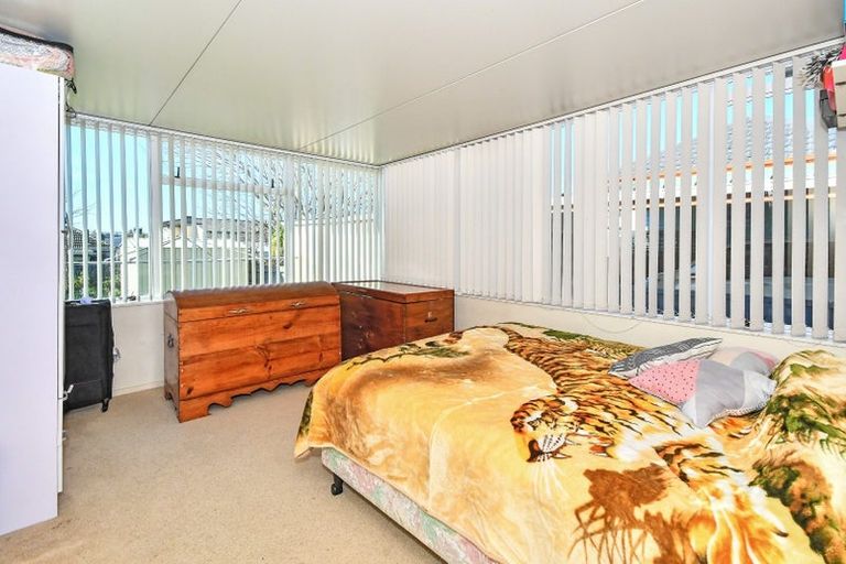 Photo of property in 16 Ranfurly Road, Papatoetoe, Auckland, 2104