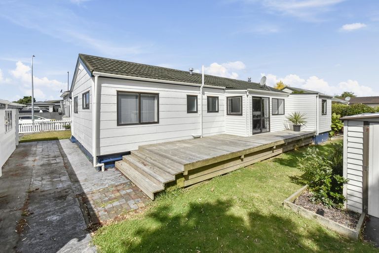 Photo of property in 12 Seaward Place, Wattle Downs, Auckland, 2103