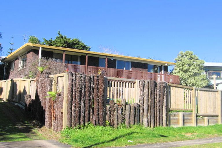 Photo of property in 15 Kingsclere Place, Goodwood Heights, Auckland, 2105