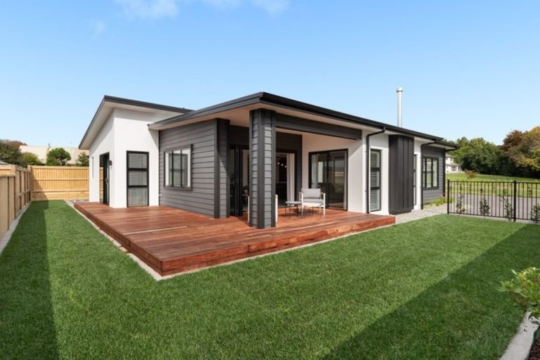 Photo of property in 5 Washingtonia Way, Omokoroa, 3114