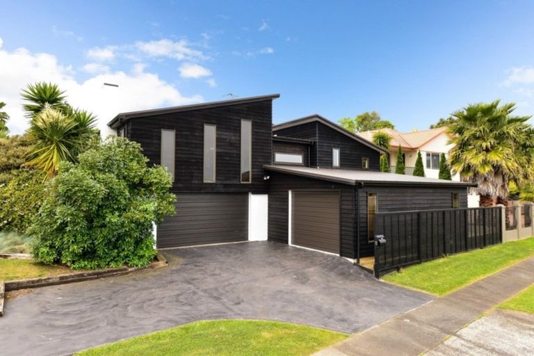 Photo of property in 12 Caversham Drive, Rototuna, Hamilton, 3210