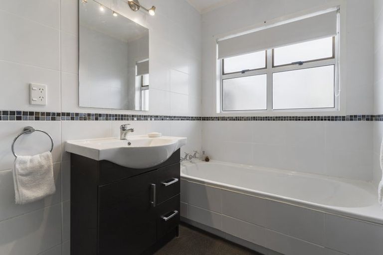 Photo of property in 3/39 Eversleigh Road, Belmont, Auckland, 0622