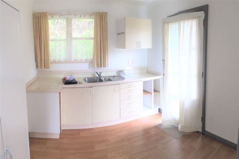 Photo of property in 113a Newlands Road, Newlands, Wellington, 6037