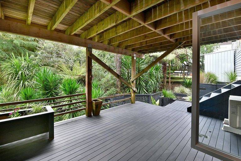 Photo of property in 38 Weatherly Road, Torbay, Auckland, 0630