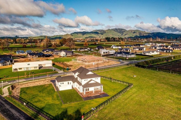 Photo of property in 4 Sunline Drive, Leamington, Cambridge, 3432