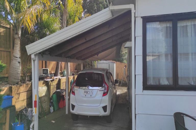 Photo of property in 1/2 Chivalry Road, Glenfield, Auckland, 0629