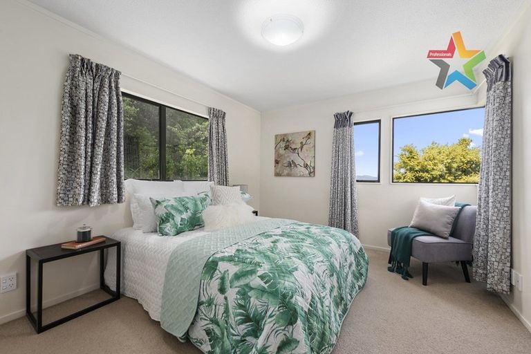 Photo of property in 72 Dowse Drive, Maungaraki, Lower Hutt, 5010