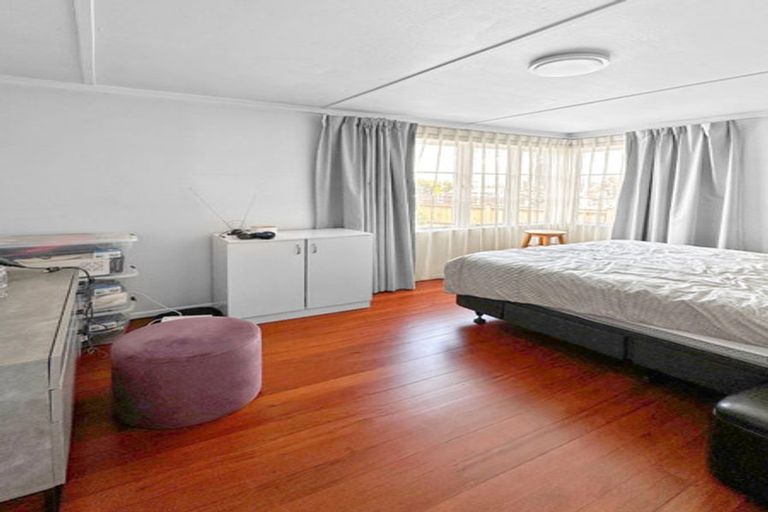 Photo of property in 2/11 Fruitvale Road, New Lynn, Auckland, 0600