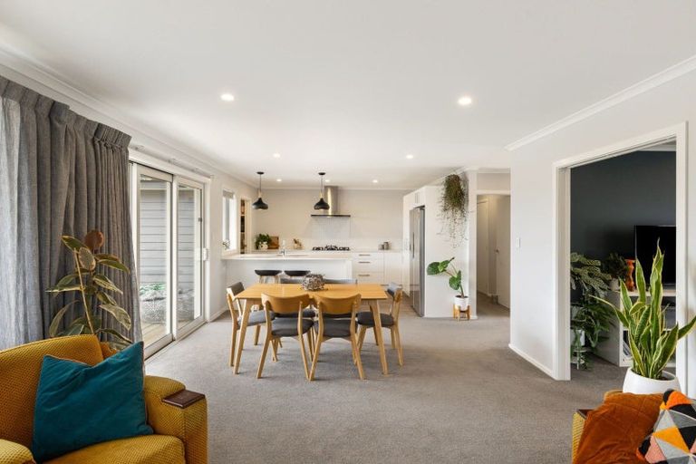 Photo of property in 1 Gibraltar Way, Fitzherbert, Palmerston North, 4410