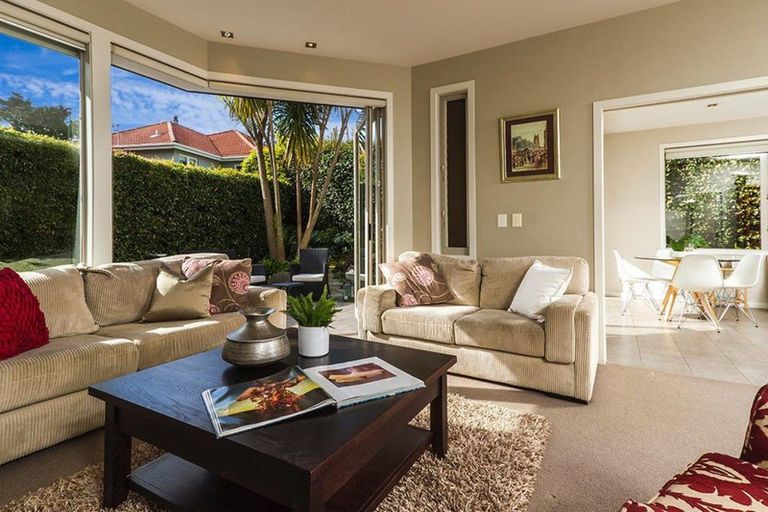 Photo of property in 6 Brighton Terrace, Murrays Bay, Auckland, 0630