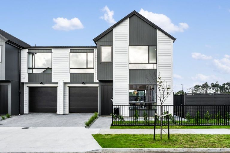 Photo of property in 136 Vintry Drive, Kumeu, 0810