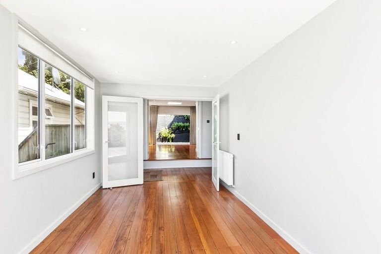 Photo of property in 5 Mckenzie Terrace, Te Aro, Wellington, 6011